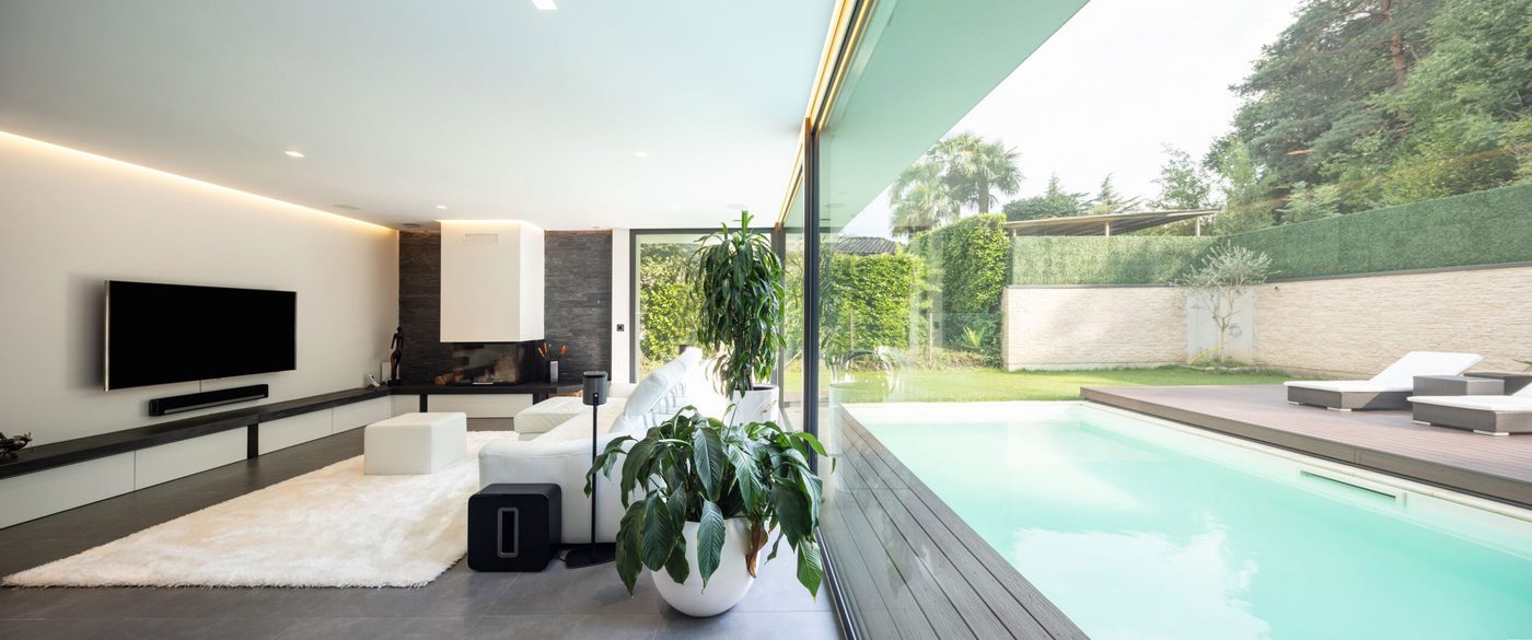 Pool und Garten einer Immobilie